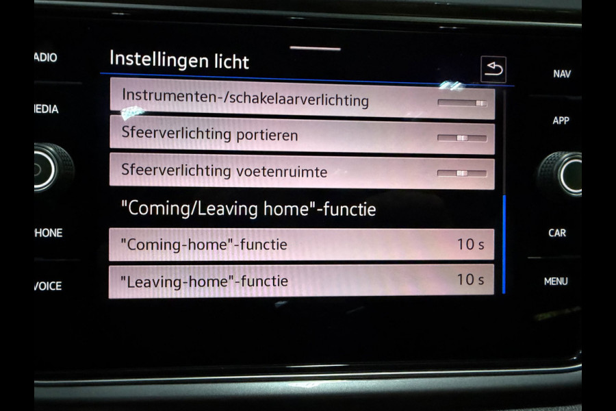 Volkswagen T-Roc 1.5 TSI Sport 2X R-LINE PANO/V-COCKPIT/LED/CAM/ADAPT-CRUISE/DAB/CARPLAY///