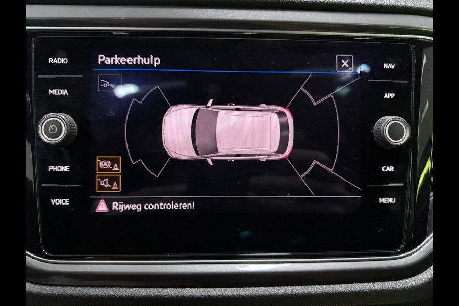 Volkswagen T-Roc 1.5 TSI Sport 2X R-LINE PANO/V-COCKPIT/LED/CAM/ADAPT-CRUISE/DAB/CARPLAY///
