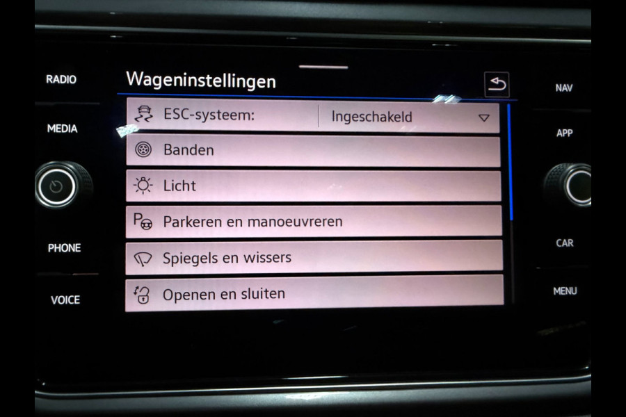 Volkswagen T-Roc 1.5 TSI Sport 2X R-LINE PANO/V-COCKPIT/LED/CAM/ADAPT-CRUISE/DAB/CARPLAY///