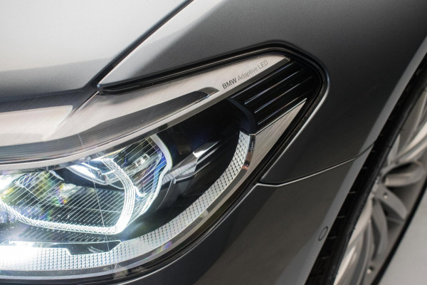 BMW 5 Serie Touring 520i High Executive Luxury Line NL-auto [ Adaptive Cruise Panoramadak Harman/Kardon El. Trekhaak 360 Camera ]