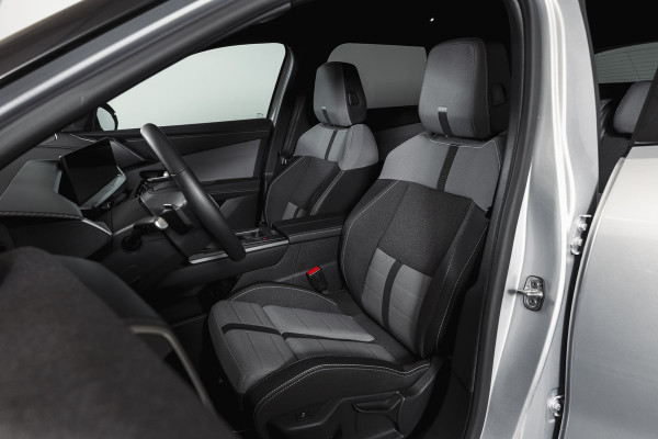 Opel Grandland 1.2 Turbo Hybrid GS | Dig. Cockpit | Adapt. Cruise | Stoel-+Stuurverw. | PDC | Camera | NAV + App. Connect | LM 19" | 3150
