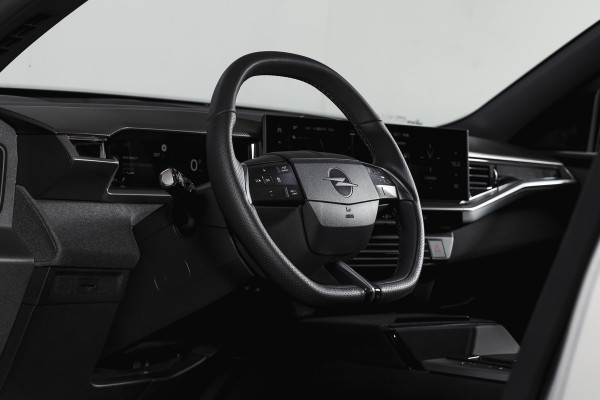 Opel Grandland 1.2 Turbo Hybrid GS | Dig. Cockpit | Adapt. Cruise | Stoel-+Stuurverw. | PDC | Camera | NAV + App. Connect | LM 19" | 3150