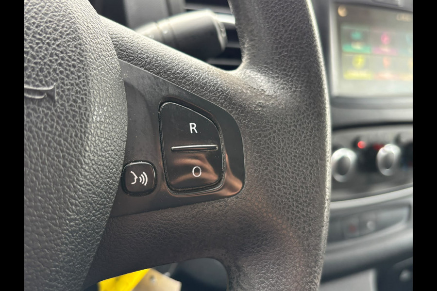 Renault Trafic 2.0 dCi 145 T29 L2H1 Comfort | Trekhaak | 3 Zitplaatsen | Achterruitrij Camera | Bluetooth