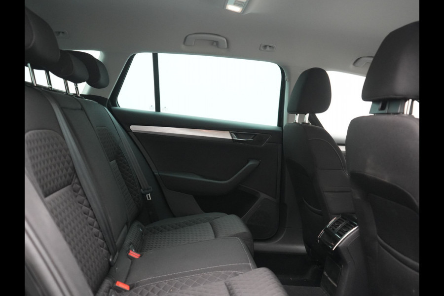 Škoda Superb Combi 1.4 TSI iV Business Edition PHEV 218pk Dealer O.H. | Adaptive Cruise | Camera | Stoelen Verwarmd | Apple Carplay | Navigatie | Crystal LED | DAB | Plug In Hybrid |