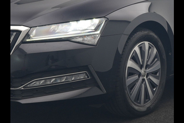 Škoda Superb Combi 1.4 TSI iV Business Edition PHEV 218pk Dealer O.H. | Adaptive Cruise | Camera | Stoelen Verwarmd | Apple Carplay | Navigatie | Crystal LED | DAB | Plug In Hybrid |