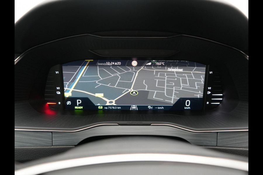 Škoda Superb Combi 1.4 TSI iV Business Edition PHEV 218pk Dealer O.H. | Adaptive Cruise | Camera | Stoelen Verwarmd | Apple Carplay | Navigatie | Crystal LED | DAB | Plug In Hybrid |