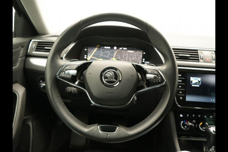 Škoda Superb Combi 1.4 TSI iV Business Edition PHEV 218pk Dealer O.H. | Adaptive Cruise | Camera | Stoelen Verwarmd | Apple Carplay | Navigatie | Crystal LED | DAB | Plug In Hybrid |