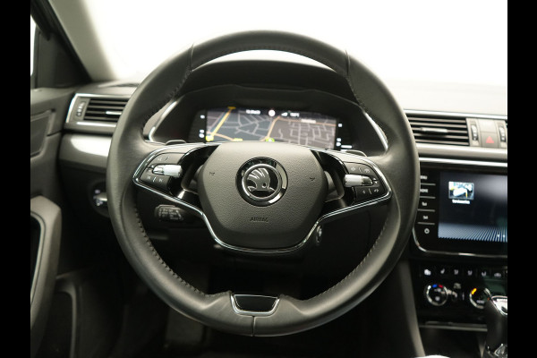 Škoda Superb Combi 1.4 TSI iV Business Edition PHEV 218pk Dealer O.H. | Adaptive Cruise | Camera | Stoelen Verwarmd | Apple Carplay | Navigatie | Crystal LED | DAB | Plug In Hybrid |