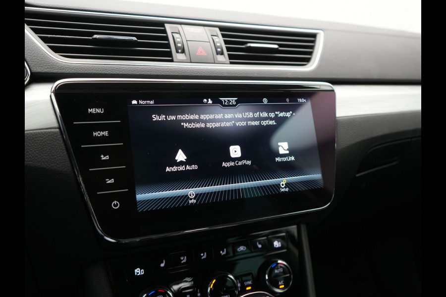 Škoda Superb Combi 1.4 TSI iV Business Edition PHEV 218pk Dealer O.H. | Adaptive Cruise | Camera | Stoelen Verwarmd | Apple Carplay | Navigatie | Crystal LED | DAB | Plug In Hybrid |