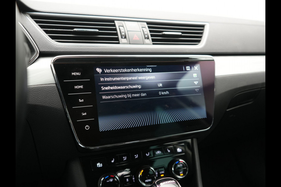 Škoda Superb Combi 1.4 TSI iV Business Edition PHEV 218pk Dealer O.H. | Adaptive Cruise | Camera | Stoelen Verwarmd | Apple Carplay | Navigatie | Crystal LED | DAB | Plug In Hybrid |