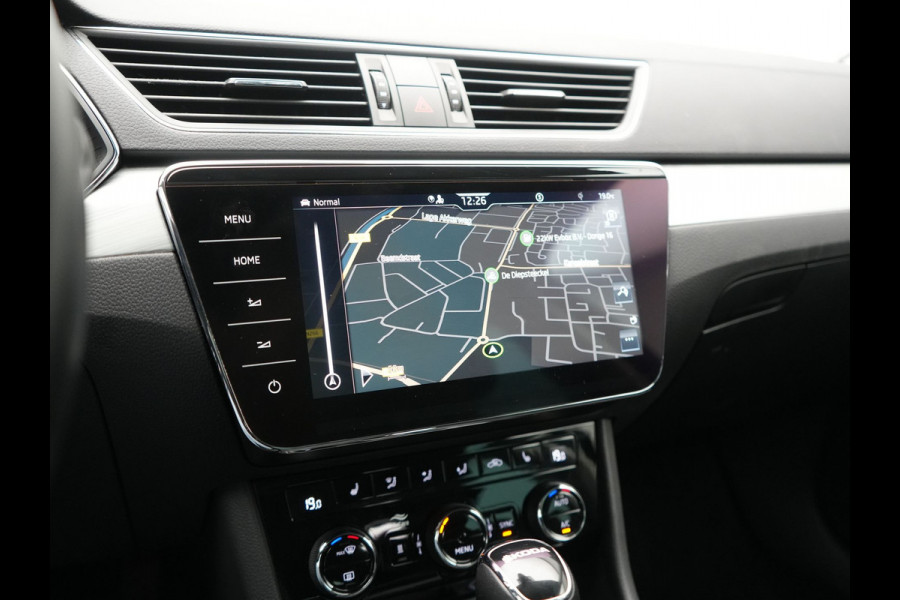 Škoda Superb Combi 1.4 TSI iV Business Edition PHEV 218pk Dealer O.H. | Adaptive Cruise | Camera | Stoelen Verwarmd | Apple Carplay | Navigatie | Crystal LED | DAB | Plug In Hybrid |
