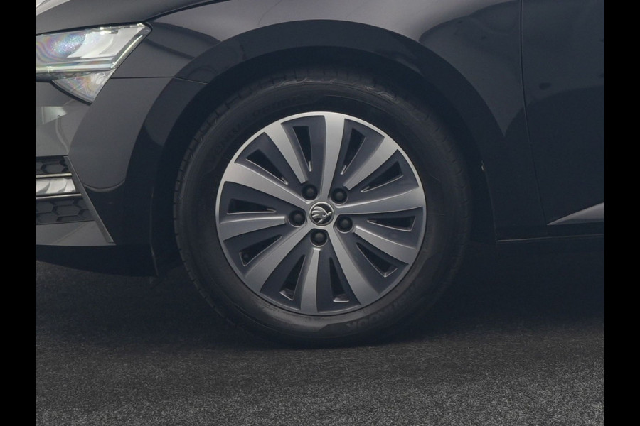 Škoda Superb Combi 1.4 TSI iV Business Edition PHEV 218pk Dealer O.H. | Adaptive Cruise | Camera | Stoelen Verwarmd | Apple Carplay | Navigatie | Crystal LED | DAB | Plug In Hybrid |