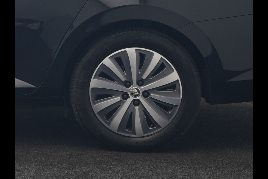 Škoda Superb Combi 1.4 TSI iV Business Edition PHEV 218pk Dealer O.H. | Adaptive Cruise | Camera | Stoelen Verwarmd | Apple Carplay | Navigatie | Crystal LED | DAB | Plug In Hybrid |