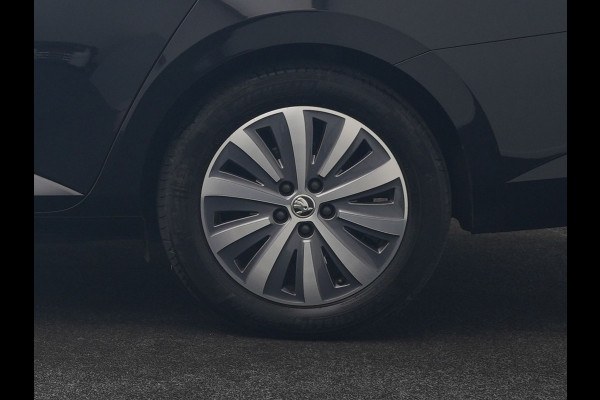 Škoda Superb Combi 1.4 TSI iV Business Edition PHEV 218pk Dealer O.H. | Adaptive Cruise | Camera | Stoelen Verwarmd | Apple Carplay | Navigatie | Crystal LED | DAB | Plug In Hybrid |