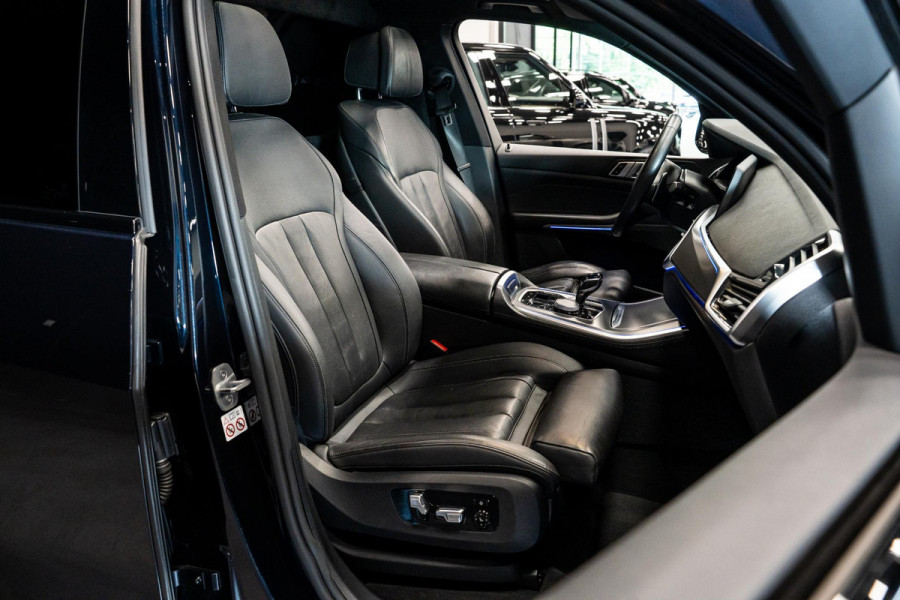 BMW X5 xDrive30d *Grijs kenteken / M-Sport / Panorama / HUD / Surround-view / Memory / Elektr. trekhaak*