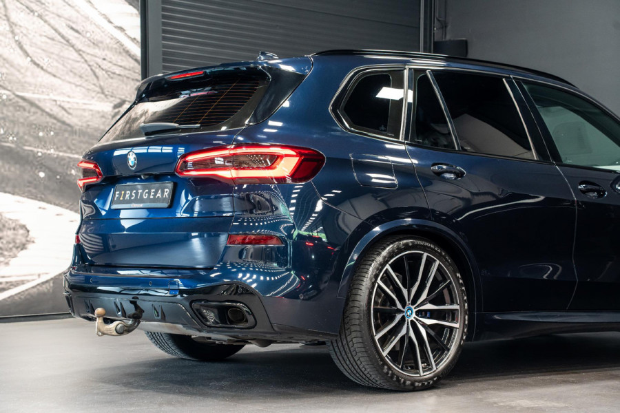 BMW X5 xDrive30d *Grijs kenteken / M-Sport / Panorama / HUD / Surround-view / Memory / Elektr. trekhaak*