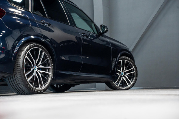 BMW X5 xDrive30d *Grijs kenteken / M-Sport / Panorama / HUD / Surround-view / Memory / Elektr. trekhaak*