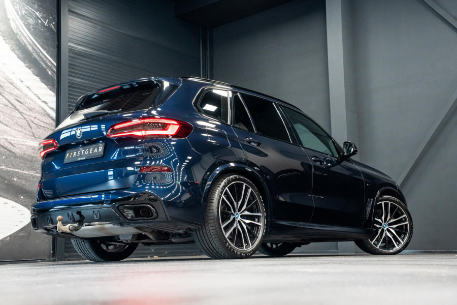 BMW X5 xDrive30d *Grijs kenteken / M-Sport / Panorama / HUD / Surround-view / Memory / Elektr. trekhaak*