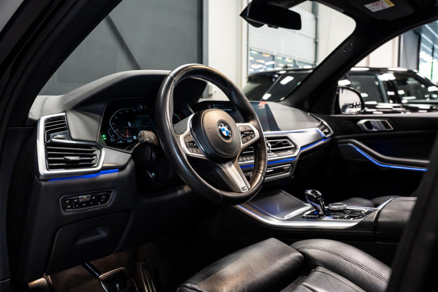 BMW X5 xDrive30d *Grijs kenteken / M-Sport / Panorama / HUD / Surround-view / Memory / Elektr. trekhaak*