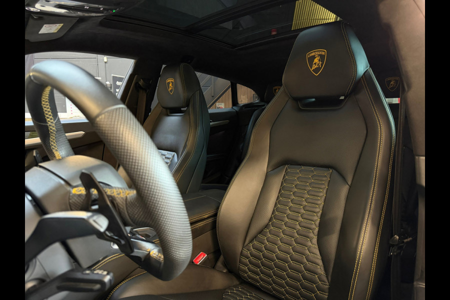 Lamborghini Urus 4.0 V8 |PANO|AKRAPOVIC|B&O|MASSAGE|CERAMIC|HuD|CARBON|SOFTCLOSE|360 CAMERA|GARANTIE 03/2027|23 INCH|650PK|BOMVOL!