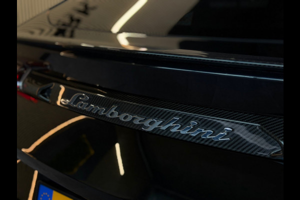 Lamborghini Urus 4.0 V8 |PANO|AKRAPOVIC|B&O|MASSAGE|CERAMIC|HuD|CARBON|SOFTCLOSE|360 CAMERA|GARANTIE 03/2027|23 INCH|650PK|BOMVOL!