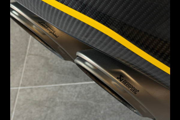 Lamborghini Urus 4.0 V8 |PANO|AKRAPOVIC|B&O|MASSAGE|CERAMIC|HuD|CARBON|SOFTCLOSE|360 CAMERA|GARANTIE 03/2027|23 INCH|650PK|BOMVOL!