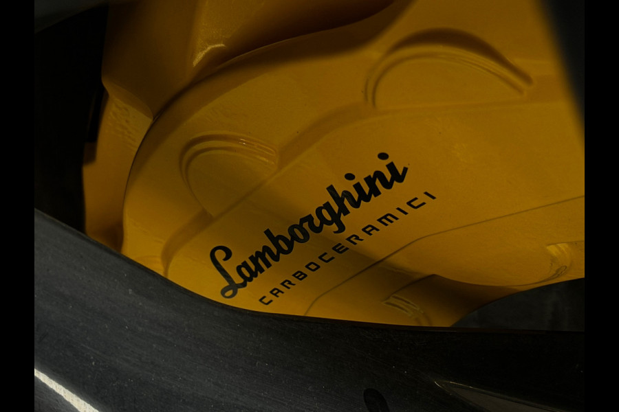 Lamborghini Urus 4.0 V8 |PANO|AKRAPOVIC|B&O|MASSAGE|CERAMIC|HuD|CARBON|SOFTCLOSE|360 CAMERA|GARANTIE 03/2027|23 INCH|650PK|BOMVOL!