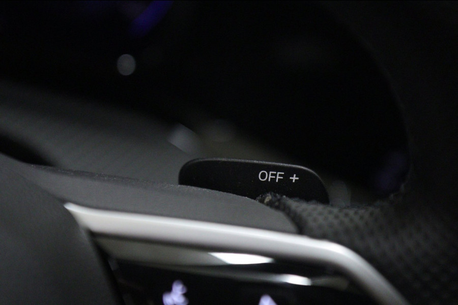 Volkswagen Golf 1.5 eTSI R-Line PANO/CAM/CARPLAY/KEYLES/IQ/ACC/VOL