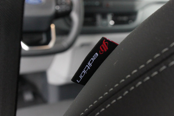 Ford E-Transit Cust. 320 L2H1 Limited 71 kWh DC DUBBEL CABINE / JB- EDITON / CAMERA / 370KM RANGE / APPLE CARPLAY DRIVERS- PACK