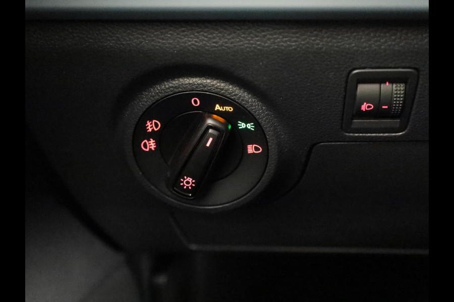 Seat Ibiza Style 1.0 EcoTSI 95 PK | Midnight Black Metallic | Apple Carplay | Park Assist | Cruise Control