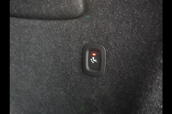 Volvo XC40 Recharge Ultimate 70 kWh 232pk Dealer O.H | Trekhaak Af Fabriek | Panodak | Adaptive Cruise | 360 Camera | Sportstoelen Memory & Verwarmd | Harman / Kardon | Keyless | Blis | Google Assistent | Stuur Verwarmd | Apple Carplay | DAB |