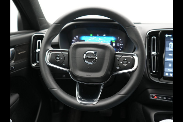 Volvo XC40 Recharge Ultimate 70 kWh 232pk Dealer O.H | Trekhaak Af Fabriek | Panodak | Adaptive Cruise | 360 Camera | Sportstoelen Memory & Verwarmd | Harman / Kardon | Keyless | Blis | Google Assistent | Stuur Verwarmd | Apple Carplay | DAB |