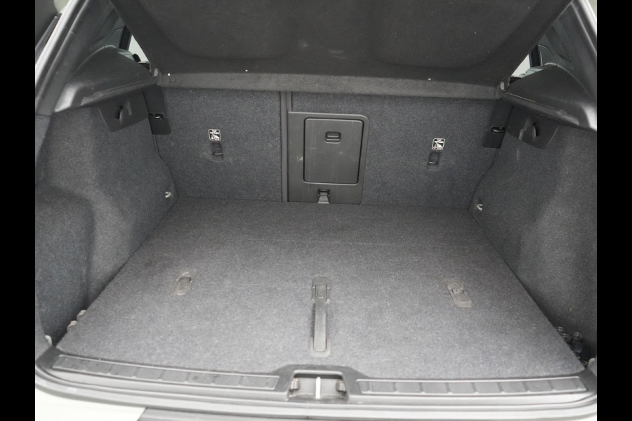 Volvo XC40 Recharge Ultimate 70 kWh 232pk Dealer O.H | Trekhaak Af Fabriek | Panodak | Adaptive Cruise | 360 Camera | Sportstoelen Memory & Verwarmd | Harman / Kardon | Keyless | Blis | Google Assistent | Stuur Verwarmd | Apple Carplay | DAB |