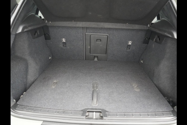 Volvo XC40 Recharge Ultimate 70 kWh 232pk Dealer O.H | Trekhaak Af Fabriek | Panodak | Adaptive Cruise | 360 Camera | Sportstoelen Memory & Verwarmd | Harman / Kardon | Keyless | Blis | Google Assistent | Stuur Verwarmd | Apple Carplay | DAB |