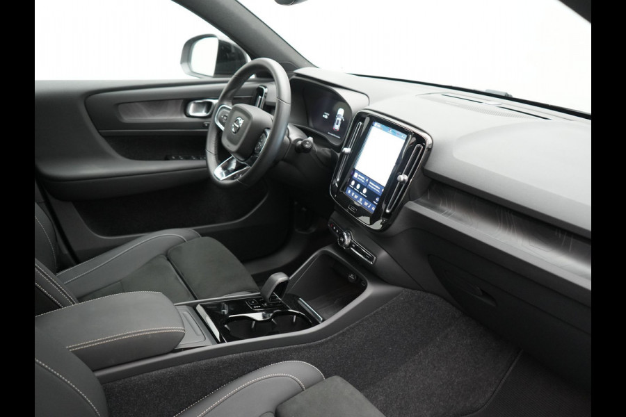 Volvo XC40 Recharge Ultimate 69 kWh 232pk | Trekhaak Af Fabriek | Panodak | Warmtepomp | 360 Camera | BLIS | Harman / Kardon | Adaptive Cruise | Sportstoelen Memory & Verwarmd | Keyless | Apple Carplay | Pilot Assist | DAB | 20"L.M |