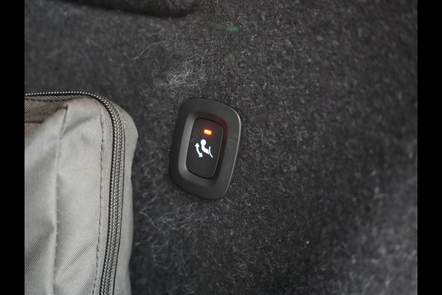 Volvo XC40 Recharge Ultimate 69 kWh 232pk | Trekhaak Af Fabriek | Panodak | Warmtepomp | 360 Camera | BLIS | Harman / Kardon | Adaptive Cruise | Sportstoelen Memory & Verwarmd | Keyless | Apple Carplay | Pilot Assist | DAB | 20"L.M |