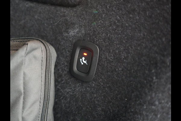 Volvo XC40 Recharge Ultimate 69 kWh 232pk | Trekhaak Af Fabriek | Panodak | Warmtepomp | 360 Camera | BLIS | Harman / Kardon | Adaptive Cruise | Sportstoelen Memory & Verwarmd | Keyless | Apple Carplay | Pilot Assist | DAB | 20"L.M |