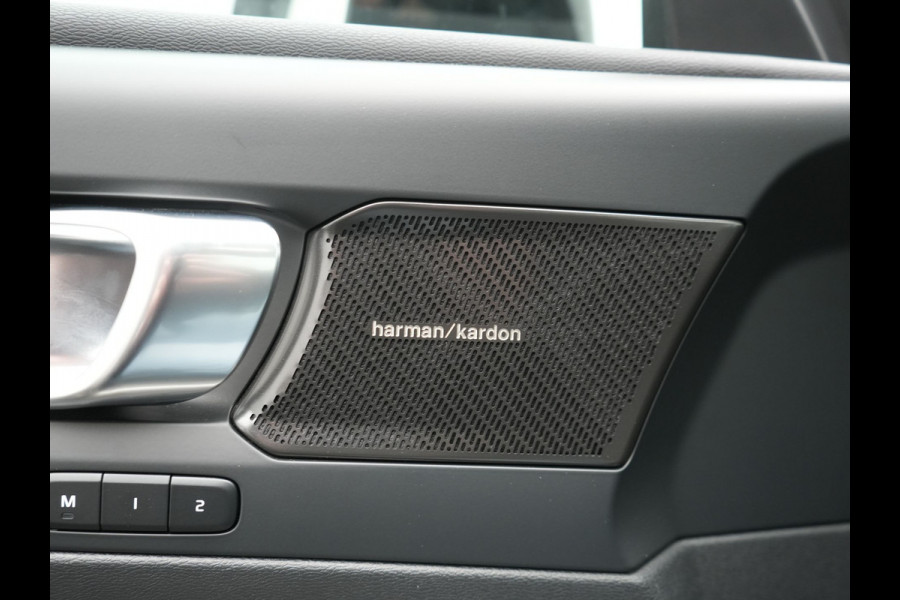 Volvo XC40 Recharge Ultimate 69 kWh 232pk | Trekhaak Af Fabriek | Panodak | Warmtepomp | 360 Camera | BLIS | Harman / Kardon | Adaptive Cruise | Sportstoelen Memory & Verwarmd | Keyless | Apple Carplay | Pilot Assist | DAB | 20"L.M |