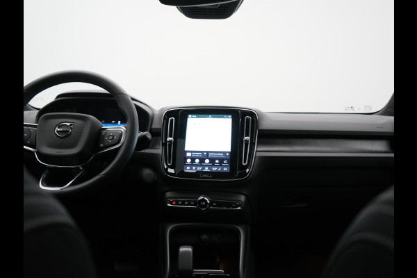 Volvo XC40 Recharge Ultimate 69 kWh 232pk | Trekhaak Af Fabriek | Panodak | Warmtepomp | 360 Camera | BLIS | Harman / Kardon | Adaptive Cruise | Sportstoelen Memory & Verwarmd | Keyless | Apple Carplay | Pilot Assist | DAB | 20"L.M |
