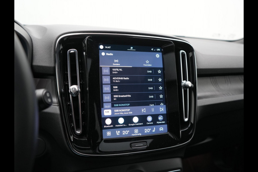 Volvo XC40 Recharge Ultimate 69 kWh 232pk | Trekhaak Af Fabriek | Panodak | Warmtepomp | 360 Camera | BLIS | Harman / Kardon | Adaptive Cruise | Sportstoelen Memory & Verwarmd | Keyless | Apple Carplay | Pilot Assist | DAB | 20"L.M |