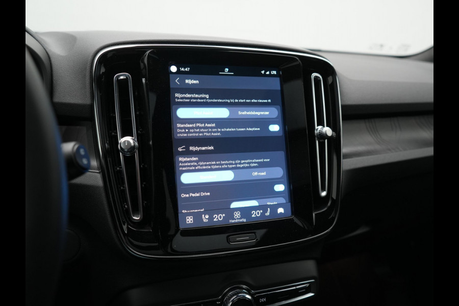 Volvo XC40 Recharge Ultimate 69 kWh 232pk | Trekhaak Af Fabriek | Panodak | Warmtepomp | 360 Camera | BLIS | Harman / Kardon | Adaptive Cruise | Sportstoelen Memory & Verwarmd | Keyless | Apple Carplay | Pilot Assist | DAB | 20"L.M |