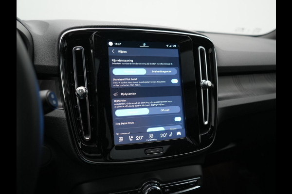 Volvo XC40 Recharge Ultimate 69 kWh 232pk | Trekhaak Af Fabriek | Panodak | Warmtepomp | 360 Camera | BLIS | Harman / Kardon | Adaptive Cruise | Sportstoelen Memory & Verwarmd | Keyless | Apple Carplay | Pilot Assist | DAB | 20"L.M |