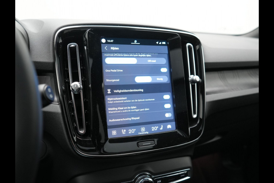 Volvo XC40 Recharge Ultimate 69 kWh 232pk | Trekhaak Af Fabriek | Panodak | Warmtepomp | 360 Camera | BLIS | Harman / Kardon | Adaptive Cruise | Sportstoelen Memory & Verwarmd | Keyless | Apple Carplay | Pilot Assist | DAB | 20"L.M |