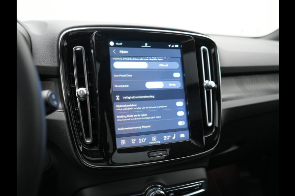 Volvo XC40 Recharge Ultimate 69 kWh 232pk | Trekhaak Af Fabriek | Panodak | Warmtepomp | 360 Camera | BLIS | Harman / Kardon | Adaptive Cruise | Sportstoelen Memory & Verwarmd | Keyless | Apple Carplay | Pilot Assist | DAB | 20"L.M |