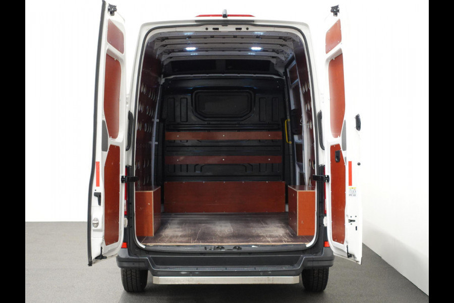 Volkswagen Crafter 177pk Automaat L3H3 / L2H2 Airco Cruise control Navigatie Camera Apple Carplay Sidebars