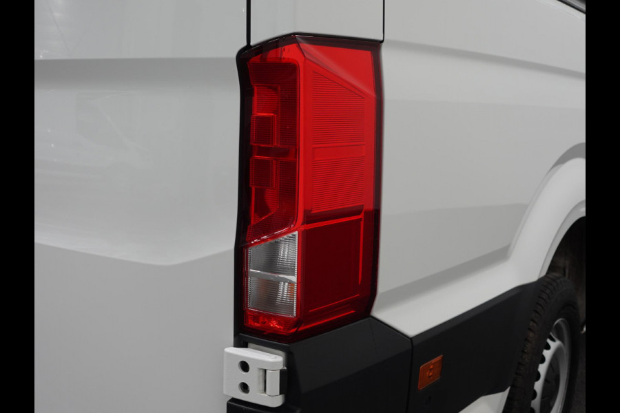 Volkswagen Crafter 177pk Automaat L3H3 / L2H2 Airco Cruise control Navigatie Camera Apple Carplay Sidebars