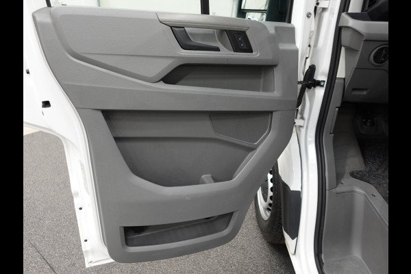 Volkswagen Crafter 177pk Automaat L3H3 / L2H2 Airco Cruise control Navigatie Camera Apple Carplay Sidebars