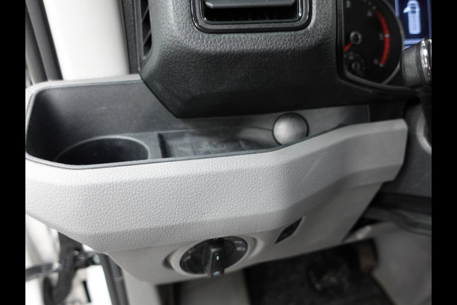 Volkswagen Crafter 177pk Automaat L3H3 / L2H2 Airco Cruise control Navigatie Camera Apple Carplay Sidebars