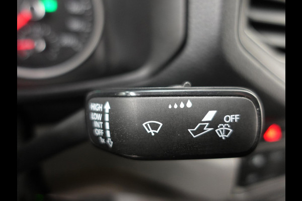 Volkswagen Crafter 177pk Automaat L3H3 / L2H2 Airco Cruise control Navigatie Camera Apple Carplay Sidebars