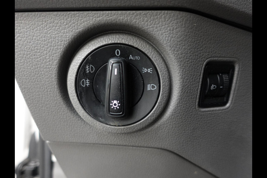 Volkswagen Crafter 177pk Automaat L3H3 / L2H2 Airco Cruise control Navigatie Camera Apple Carplay Sidebars